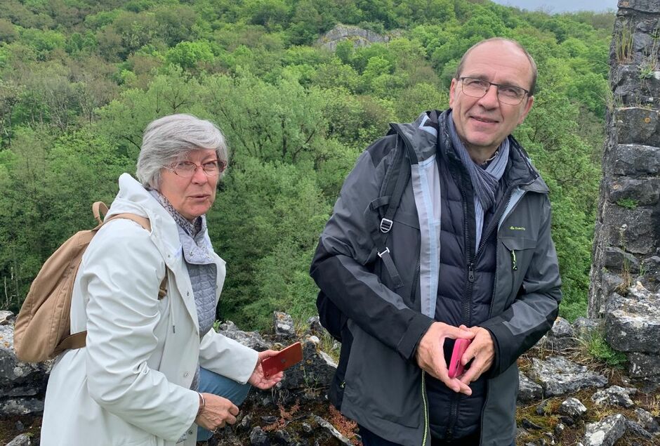 UNE VISITE GUIDEE LES RUINES DE MONTAIGLE EN V.I.P 